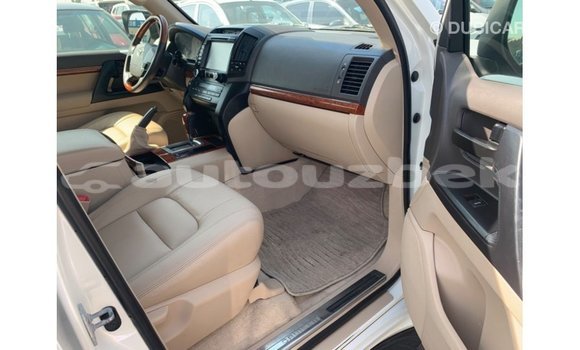 Buy Import Toyota Land Cruiser White Car in Import - Dubai in Andijon Buy Import Toyota Land Cruiser White Car in Import - Dubai in Andijon