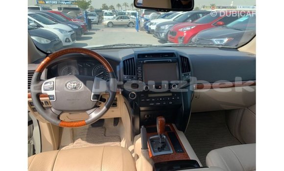 Buy Import Toyota Land Cruiser White Car in Import - Dubai in Andijon Buy Import Toyota Land Cruiser White Car in Import - Dubai in Andijon