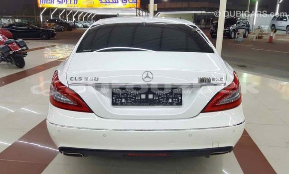 Buy Import Mercedes-Benz 190 (W201) White Car in Import - Dubai in Andijon Buy Import Mercedes-Benz 190 (W201) White Car in Import - Dubai in Andijon