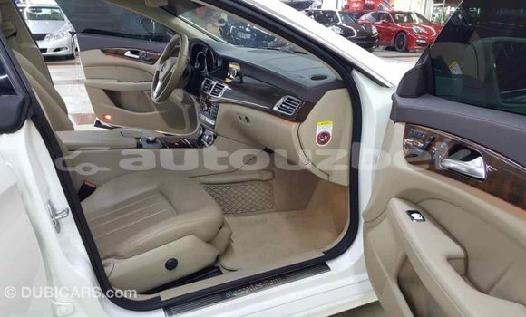 Buy Import Mercedes-Benz 190 (W201) White Car in Import - Dubai in Andijon Buy Import Mercedes-Benz 190 (W201) White Car in Import - Dubai in Andijon