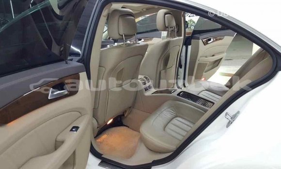 Buy Import Mercedes-Benz 190 (W201) White Car in Import - Dubai in Andijon Buy Import Mercedes-Benz 190 (W201) White Car in Import - Dubai in Andijon