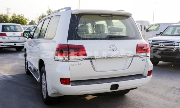 Buy Import Toyota Land Cruiser White Car in Import - Dubai in Andijon Buy Import Toyota Land Cruiser White Car in Import - Dubai in Andijon