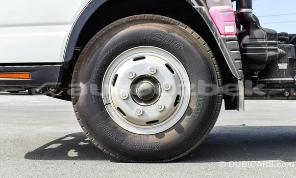 Buy Import Mitsubishi Carisma White Car in Import - Dubai in Andijon