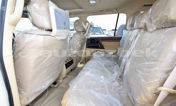 Buy Import Toyota Land Cruiser White Car in Import - Dubai in Andijon Buy Import Toyota Land Cruiser White Car in Import - Dubai in Andijon