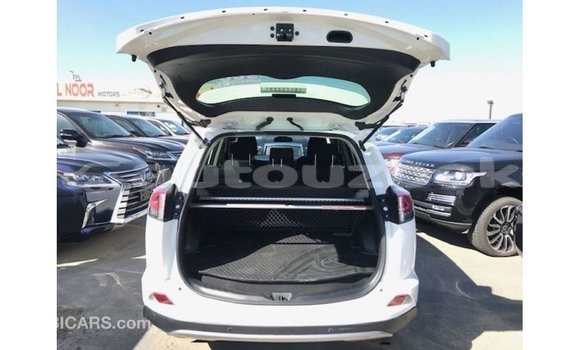 Buy Import Toyota 4Runner White Car in Import - Dubai in Andijon Buy Import Toyota 4Runner White Car in Import - Dubai in Andijon