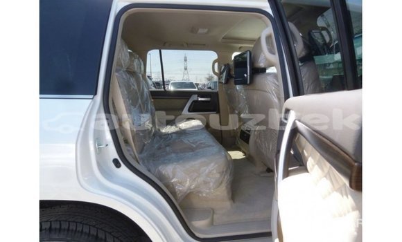 Buy Import Toyota Land Cruiser White Car in Import - Dubai in Andijon Buy Import Toyota Land Cruiser White Car in Import - Dubai in Andijon