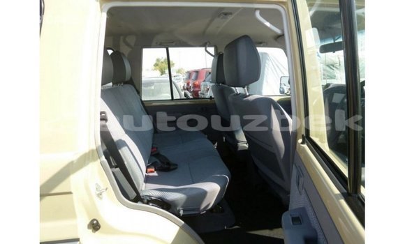 Buy Import Toyota Land Cruiser Beige Car in Import - Dubai in Andijon Buy Import Toyota Land Cruiser Beige Car in Import - Dubai in Andijon