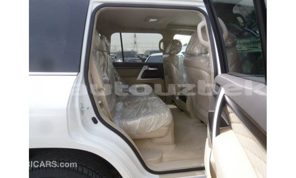 Buy Import Toyota Land Cruiser White Car in Import - Dubai in Andijon Buy Import Toyota Land Cruiser White Car in Import - Dubai in Andijon
