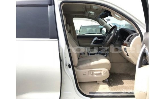 Buy Import Toyota Land Cruiser White Car in Import - Dubai in Andijon Buy Import Toyota Land Cruiser White Car in Import - Dubai in Andijon