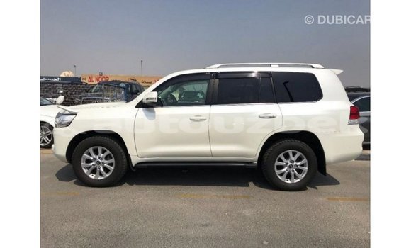 Buy Import Toyota Land Cruiser White Car in Import - Dubai in Andijon Buy Import Toyota Land Cruiser White Car in Import - Dubai in Andijon