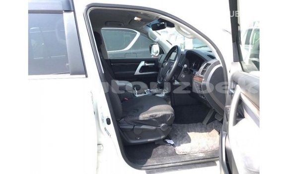 Buy Import Toyota Land Cruiser White Car in Import - Dubai in Andijon Buy Import Toyota Land Cruiser White Car in Import - Dubai in Andijon