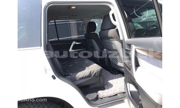 Buy Import Toyota Land Cruiser White Car in Import - Dubai in Andijon Buy Import Toyota Land Cruiser White Car in Import - Dubai in Andijon