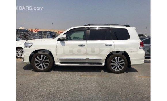 Buy Import Toyota Land Cruiser White Car in Import - Dubai in Andijon Buy Import Toyota Land Cruiser White Car in Import - Dubai in Andijon