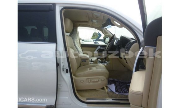 Buy Import Toyota Land Cruiser White Car in Import - Dubai in Andijon Buy Import Toyota Land Cruiser White Car in Import - Dubai in Andijon
