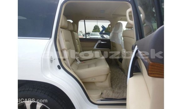 Buy Import Toyota Land Cruiser White Car in Import - Dubai in Andijon Buy Import Toyota Land Cruiser White Car in Import - Dubai in Andijon
