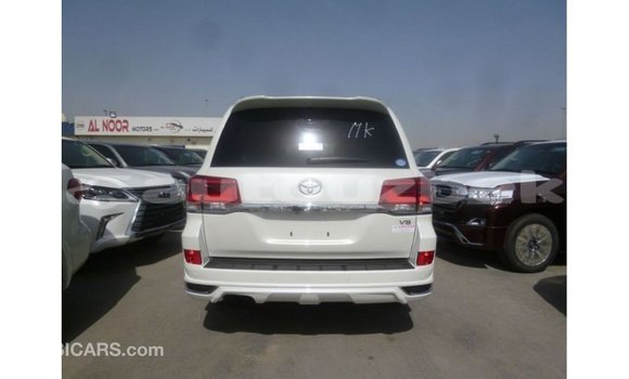 Buy Import Toyota Land Cruiser White Car in Import - Dubai in Andijon Buy Import Toyota Land Cruiser White Car in Import - Dubai in Andijon