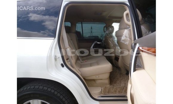 Buy Import Toyota Land Cruiser White Car in Import - Dubai in Andijon Buy Import Toyota Land Cruiser White Car in Import - Dubai in Andijon