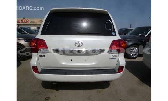 Buy Import Toyota Land Cruiser White Car in Import - Dubai in Andijon Buy Import Toyota Land Cruiser White Car in Import - Dubai in Andijon