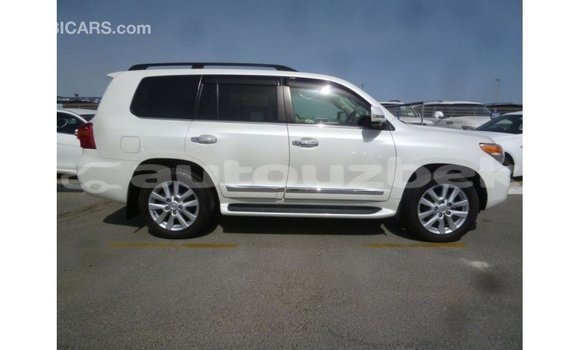 Buy Import Toyota Land Cruiser White Car in Import - Dubai in Andijon Buy Import Toyota Land Cruiser White Car in Import - Dubai in Andijon