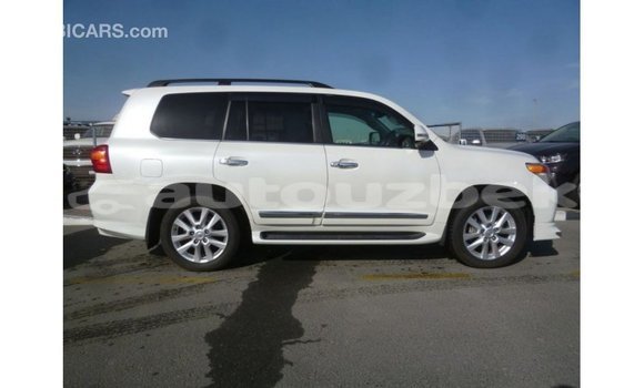Buy Import Toyota Land Cruiser White Car in Import - Dubai in Andijon Buy Import Toyota Land Cruiser White Car in Import - Dubai in Andijon