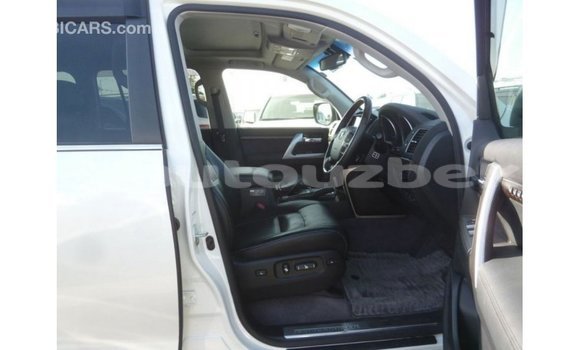 Buy Import Toyota Land Cruiser White Car in Import - Dubai in Andijon Buy Import Toyota Land Cruiser White Car in Import - Dubai in Andijon