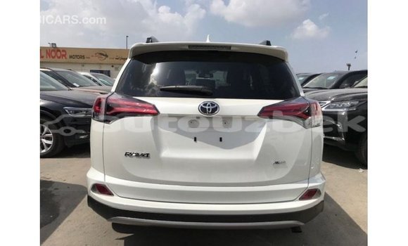 Buy Import Toyota 4Runner White Car in Import - Dubai in Andijon Buy Import Toyota 4Runner White Car in Import - Dubai in Andijon
