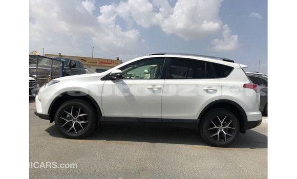 Buy Import Toyota 4Runner White Car in Import - Dubai in Andijon Buy Import Toyota 4Runner White Car in Import - Dubai in Andijon