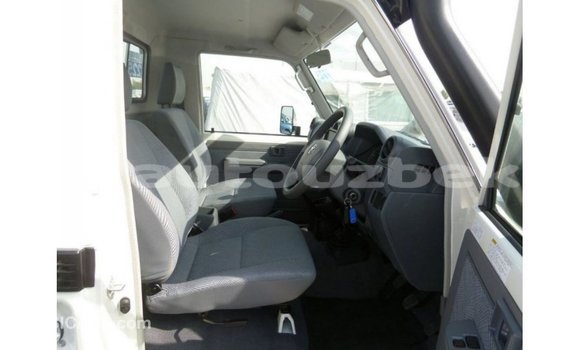 Buy Import Toyota Land Cruiser White Car in Import - Dubai in Andijon Buy Import Toyota Land Cruiser White Car in Import - Dubai in Andijon