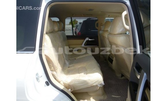 Buy Import Toyota Land Cruiser White Car in Import - Dubai in Andijon Buy Import Toyota Land Cruiser White Car in Import - Dubai in Andijon