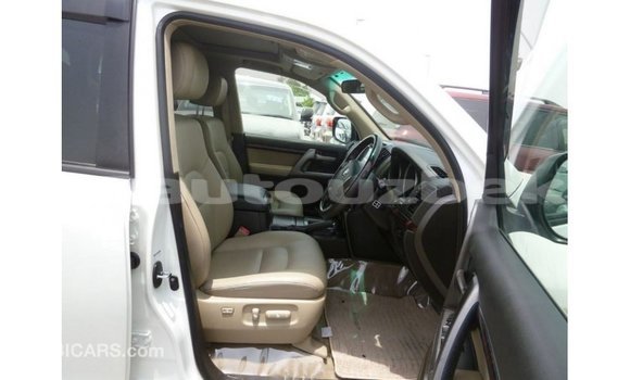 Buy Import Toyota Land Cruiser White Car in Import - Dubai in Andijon Buy Import Toyota Land Cruiser White Car in Import - Dubai in Andijon