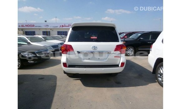 Buy Import Toyota Land Cruiser White Car in Import - Dubai in Andijon Buy Import Toyota Land Cruiser White Car in Import - Dubai in Andijon