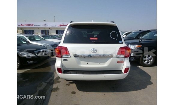 Buy Import Toyota Land Cruiser White Car in Import - Dubai in Andijon Buy Import Toyota Land Cruiser White Car in Import - Dubai in Andijon