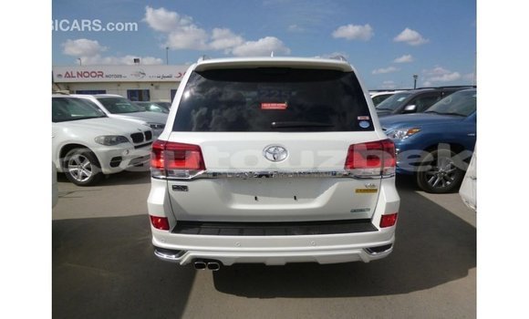 Buy Import Toyota Land Cruiser White Car in Import - Dubai in Andijon Buy Import Toyota Land Cruiser White Car in Import - Dubai in Andijon