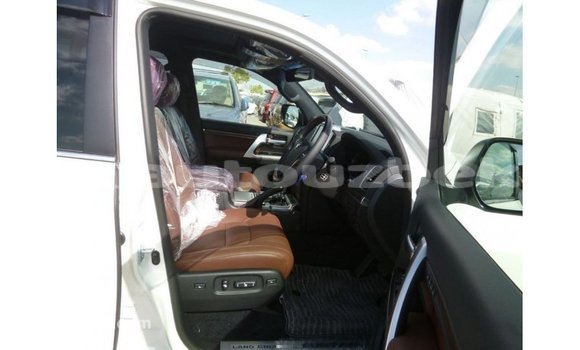 Buy Import Toyota Land Cruiser White Car in Import - Dubai in Andijon Buy Import Toyota Land Cruiser White Car in Import - Dubai in Andijon