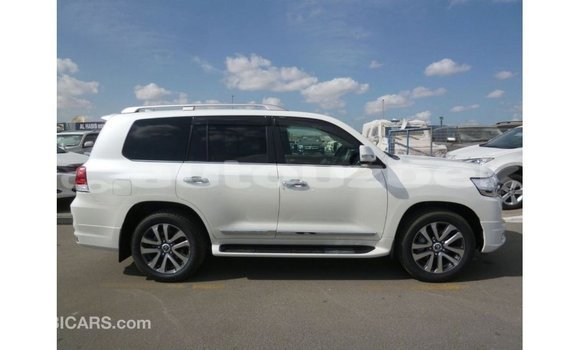 Buy Import Toyota Land Cruiser White Car in Import - Dubai in Andijon Buy Import Toyota Land Cruiser White Car in Import - Dubai in Andijon