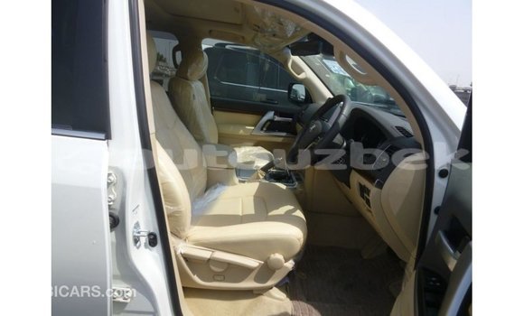 Buy Import Toyota Land Cruiser White Car in Import - Dubai in Andijon Buy Import Toyota Land Cruiser White Car in Import - Dubai in Andijon