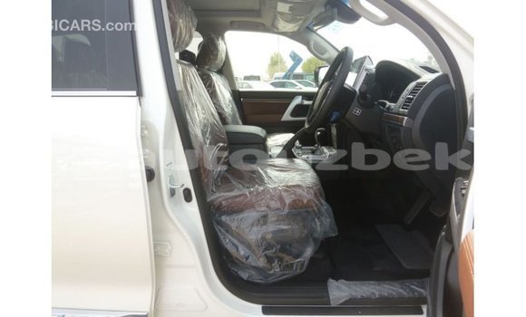 Buy Import Toyota Land Cruiser White Car in Import - Dubai in Andijon Buy Import Toyota Land Cruiser White Car in Import - Dubai in Andijon