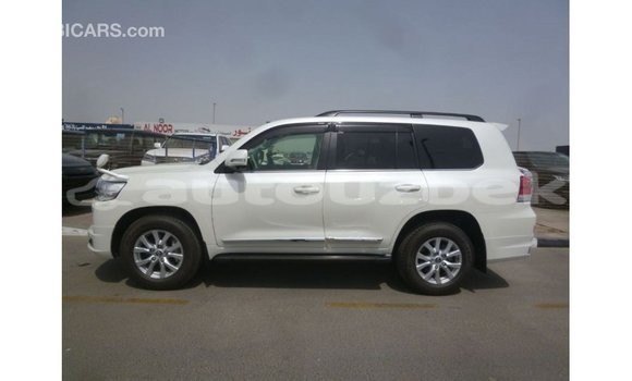 Buy Import Toyota Land Cruiser White Car in Import - Dubai in Andijon Buy Import Toyota Land Cruiser White Car in Import - Dubai in Andijon
