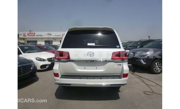Buy Import Toyota Land Cruiser White Car in Import - Dubai in Andijon Buy Import Toyota Land Cruiser White Car in Import - Dubai in Andijon