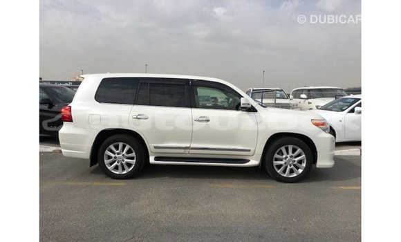 Buy Import Toyota Land Cruiser White Car in Import - Dubai in Andijon Buy Import Toyota Land Cruiser White Car in Import - Dubai in Andijon