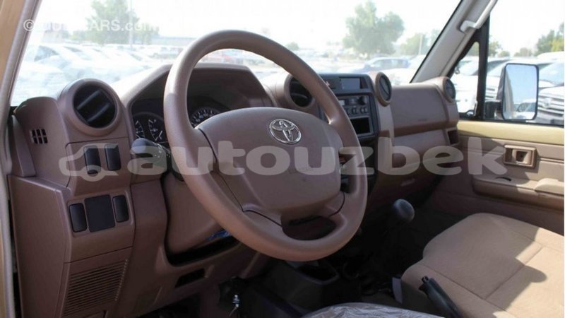 Big with watermark toyota land cruiser andijon import dubai 2557