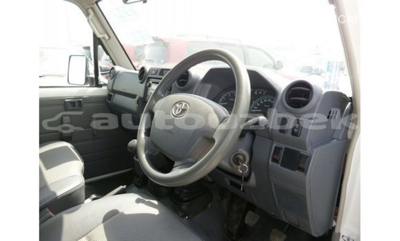 Buy Import Toyota Land Cruiser White Car in Import - Dubai in Andijon Buy Import Toyota Land Cruiser White Car in Import - Dubai in Andijon