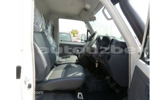 Buy Import Toyota Land Cruiser White Car in Import - Dubai in Andijon Buy Import Toyota Land Cruiser White Car in Import - Dubai in Andijon