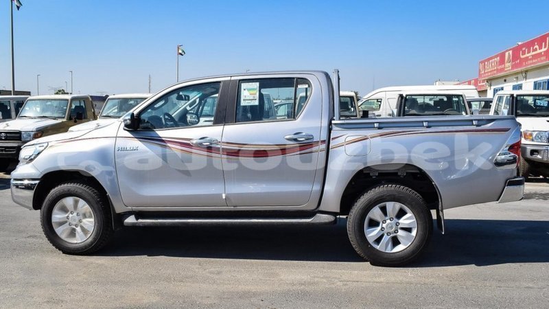 Big with watermark toyota hilux andijon import dubai 2590