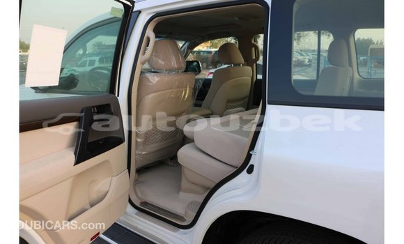 Buy Import Toyota Land Cruiser White Car in Import - Dubai in Andijon Buy Import Toyota Land Cruiser White Car in Import - Dubai in Andijon