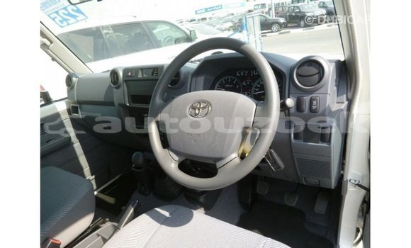Buy Import Toyota Land Cruiser White Car in Import - Dubai in Andijon Buy Import Toyota Land Cruiser White Car in Import - Dubai in Andijon