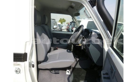 Buy Import Toyota Land Cruiser White Car in Import - Dubai in Andijon Buy Import Toyota Land Cruiser White Car in Import - Dubai in Andijon
