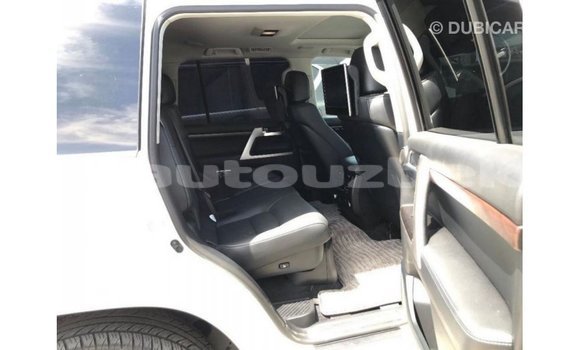 Buy Import Toyota Land Cruiser White Car in Import - Dubai in Andijon Buy Import Toyota Land Cruiser White Car in Import - Dubai in Andijon