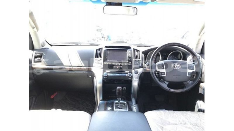 Big with watermark toyota land cruiser andijon import dubai 2686