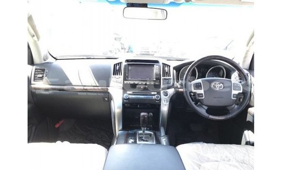 Buy Import Toyota Land Cruiser White Car in Import - Dubai in Andijon Buy Import Toyota Land Cruiser White Car in Import - Dubai in Andijon